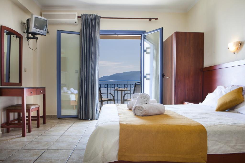 Olive Bay Hotel Agia Efimia Quarto foto