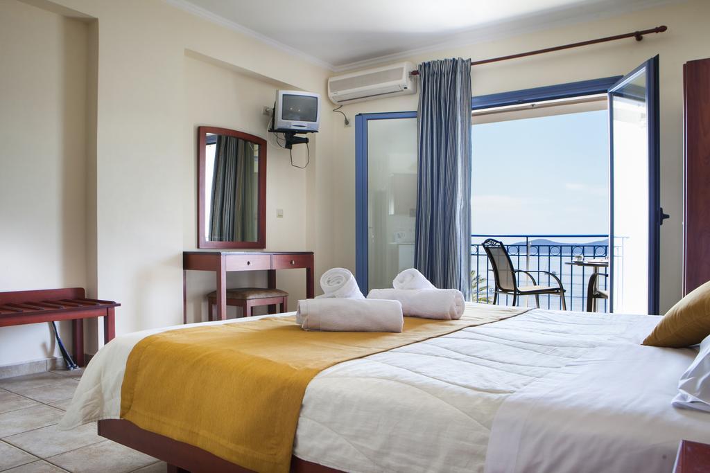 Olive Bay Hotel Agia Efimia Quarto foto